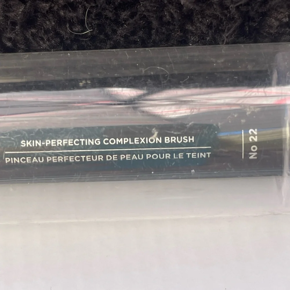 IT Cosmetics Heavenly Luxe Bye Bye Foundation Brush #22 - Picture 7 of 7